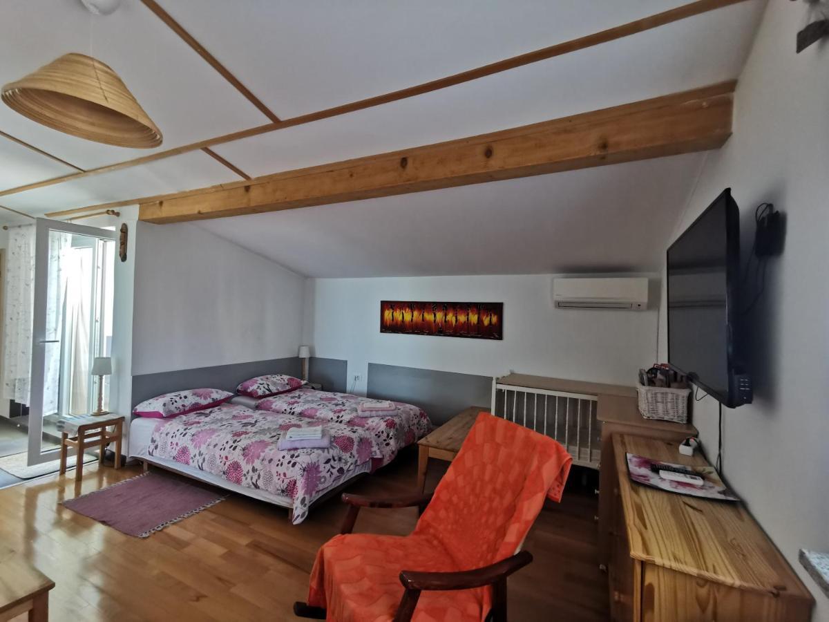 Anita Studio Apartment With Terrace Рийека Екстериор снимка